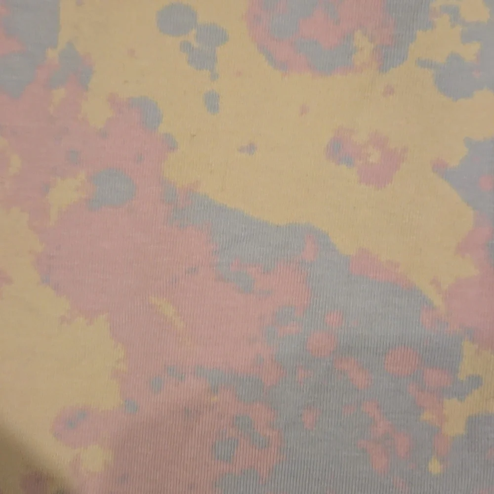Pastel top. - Picture 3 of 4